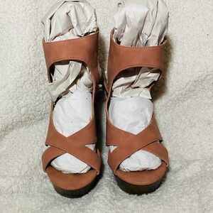 Gently Used Chic Soft Golden Pink Wedge Sandals Size: 10M